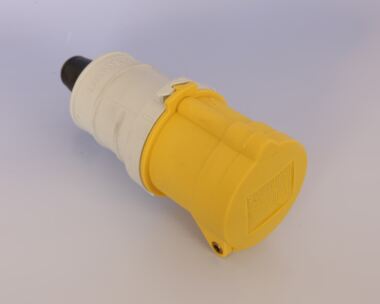 Re-Wireable IEC60309 110V 16A Socket.