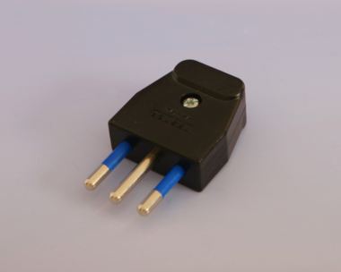 Re-Wireable Italian Plug.